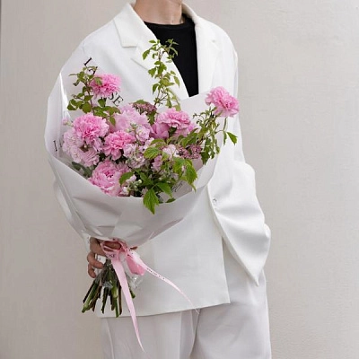 Букет с розовыми пионами